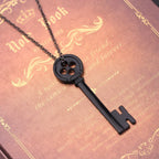 Collar para hombre con colgante de llave negra