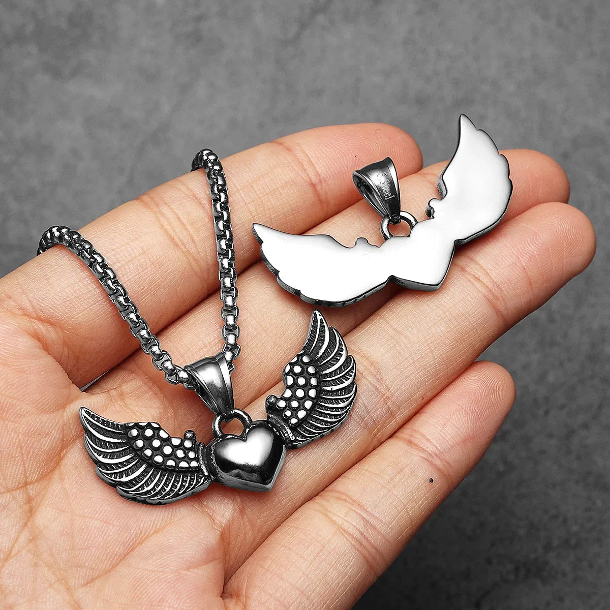 Collar para hombre con colgante de corazón y alas de ángel