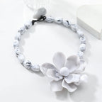 Collar Gargantilla con Gran Colgante de Flor blanca
