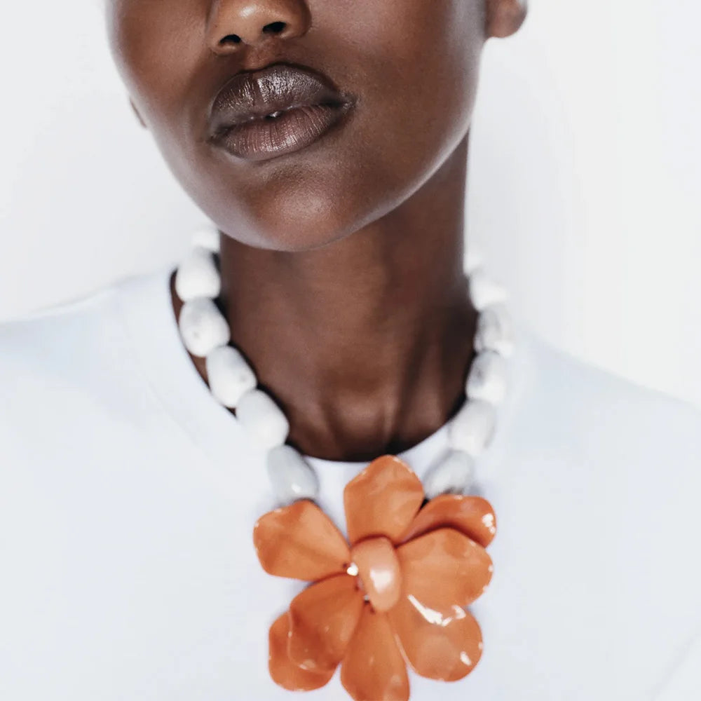 Collar Gargantilla con Gran Colgante de Flor naranja