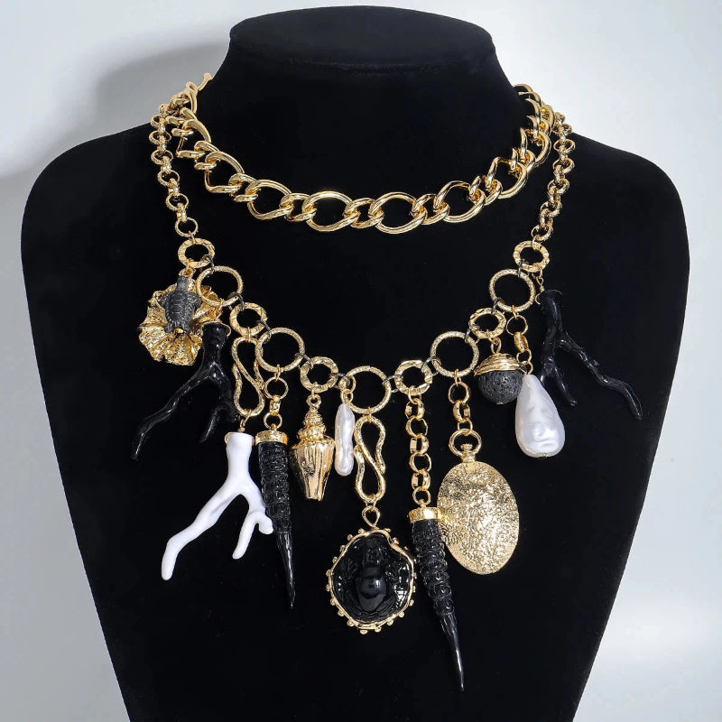 Collar Gargantilla con Colgantes de Coral y Conchas