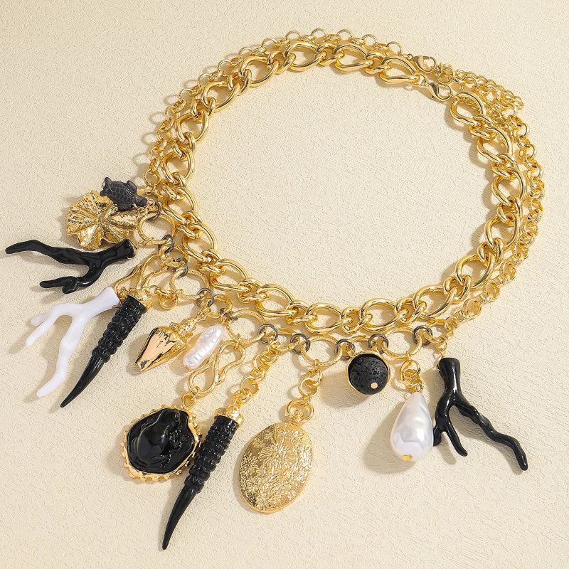 Collar Gargantilla con Colgantes de Coral y Conchas