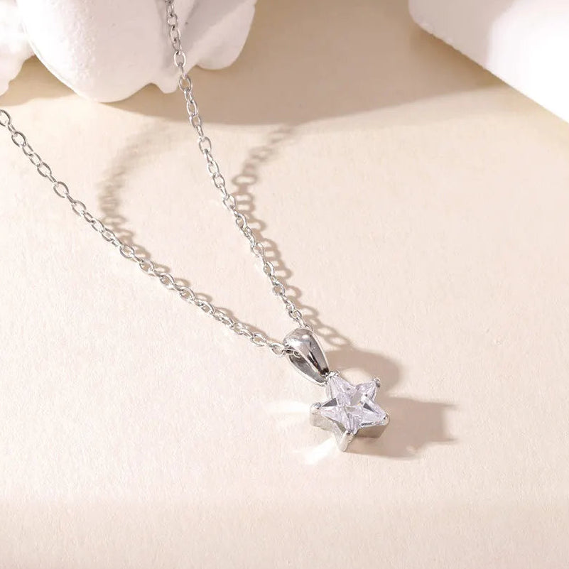 Gargantilla con colgante de estrella pavé de circonitas en plata