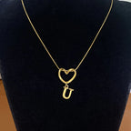 Collar ajustado con colgante de inicial y corazón - letra 