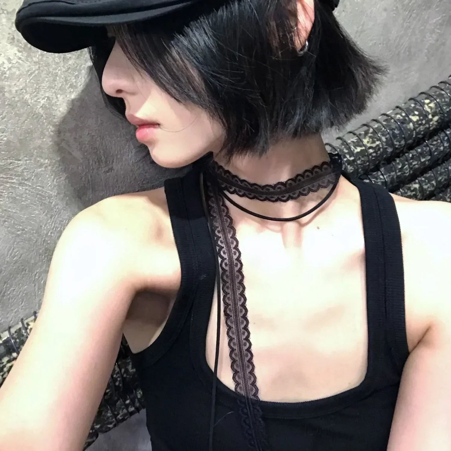 Collar gargantilla con colgante de lazo negro