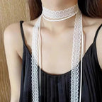 Collar gargantilla con colgante de lazo blanco