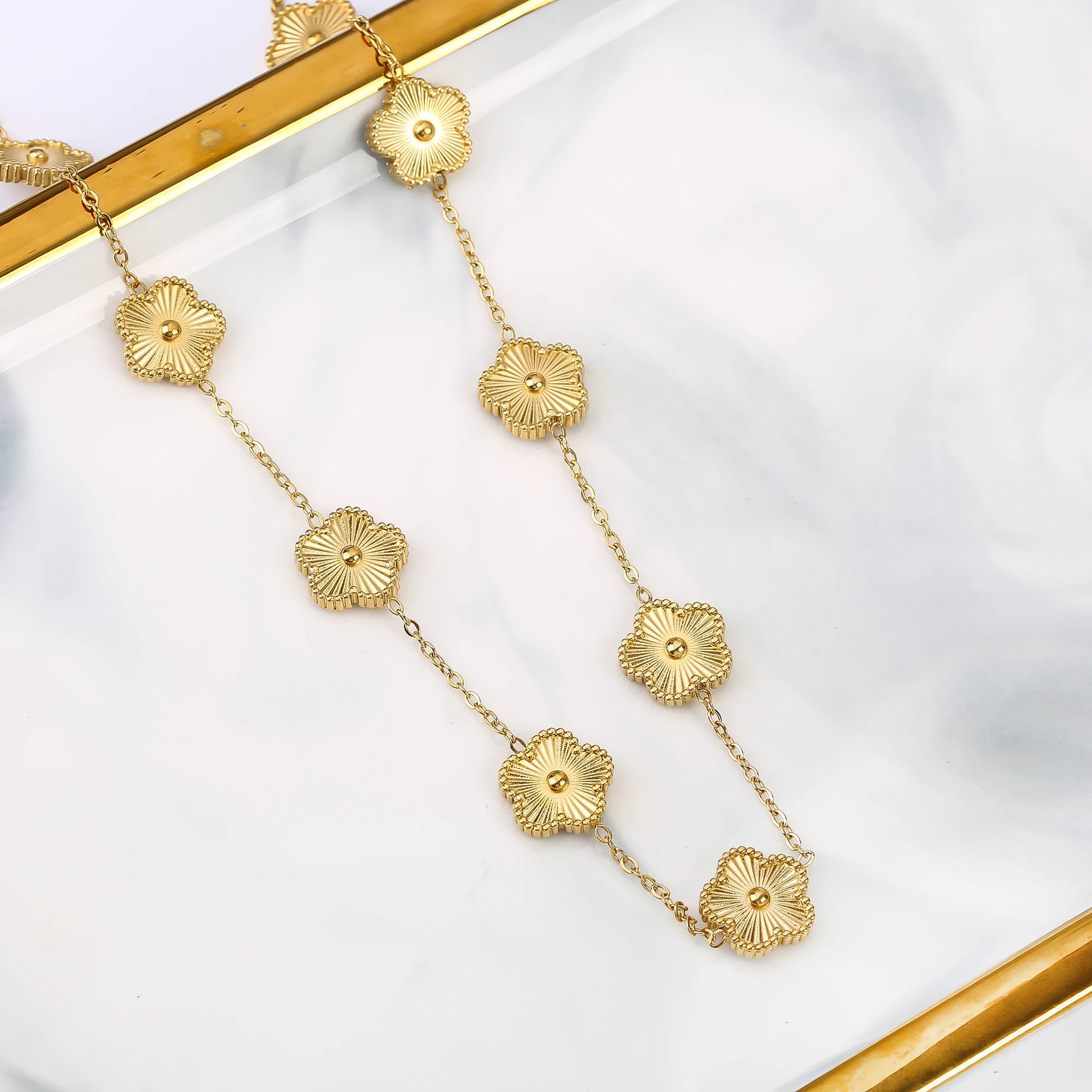 Collar Gargantilla con Colgantes de Trébol de 5 Hojas