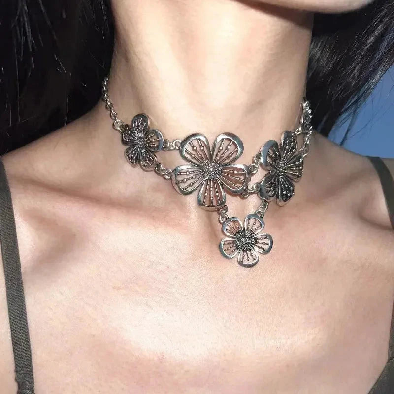 Collar Gargantilla con Colgante de Grandes Flores de 5 Pétalos