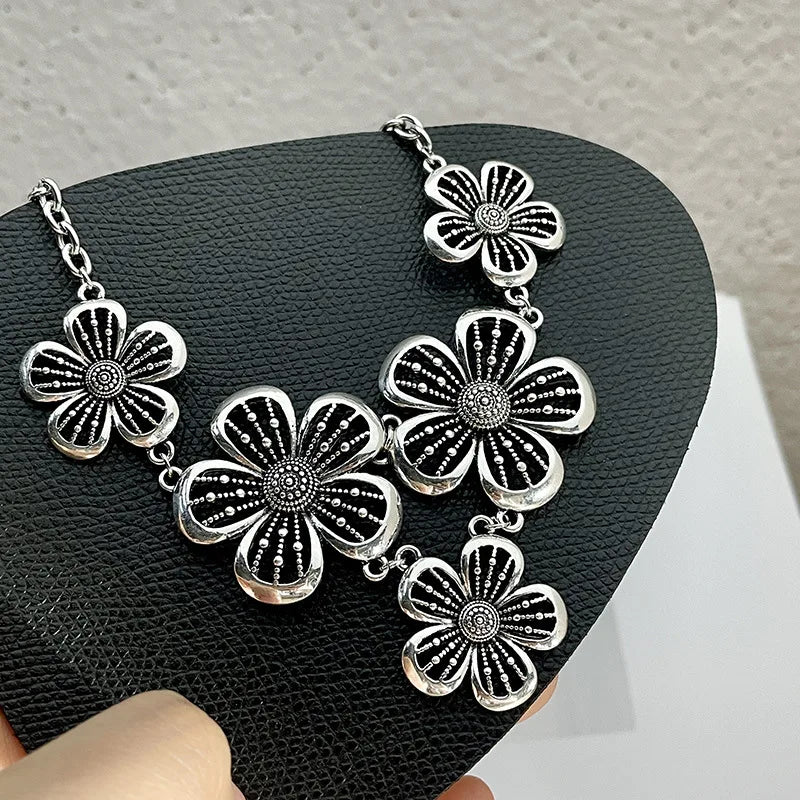 Collar Gargantilla con Colgante de Grandes Flores de 5 Pétalos
