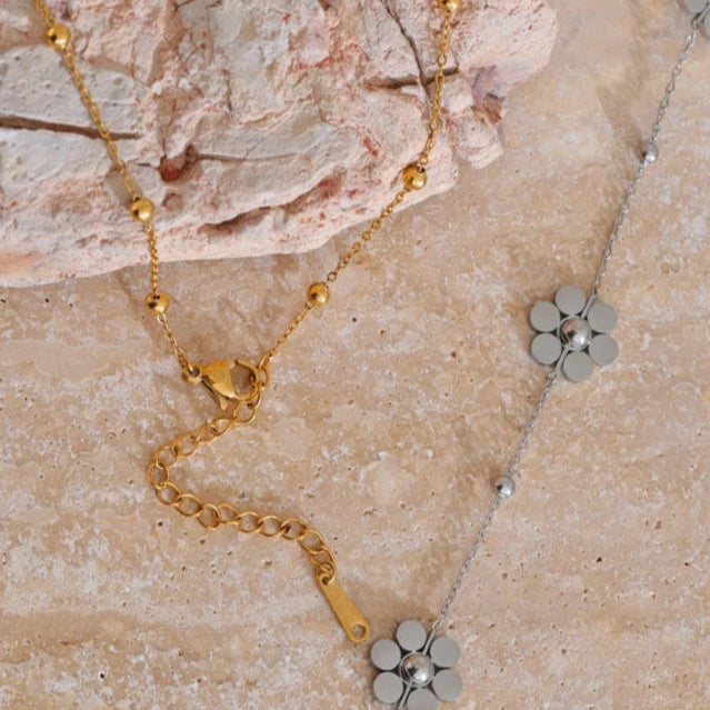 Collar Gargantilla con Colgante de Flores plata