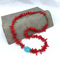 Collar Gargantilla con Colgantes de Piedra y Coral