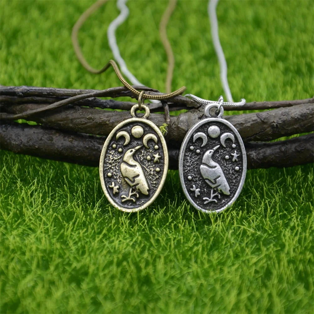 Collar vikingo con colgante de cuervo de Odín tipo 2