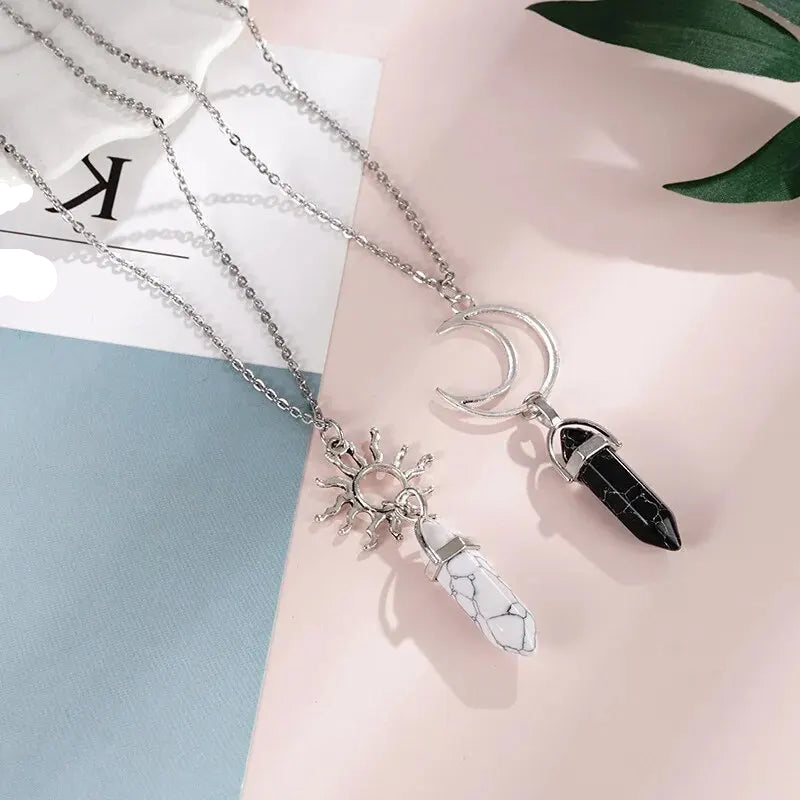 Collares con Colgantes de Media Luna y Sol