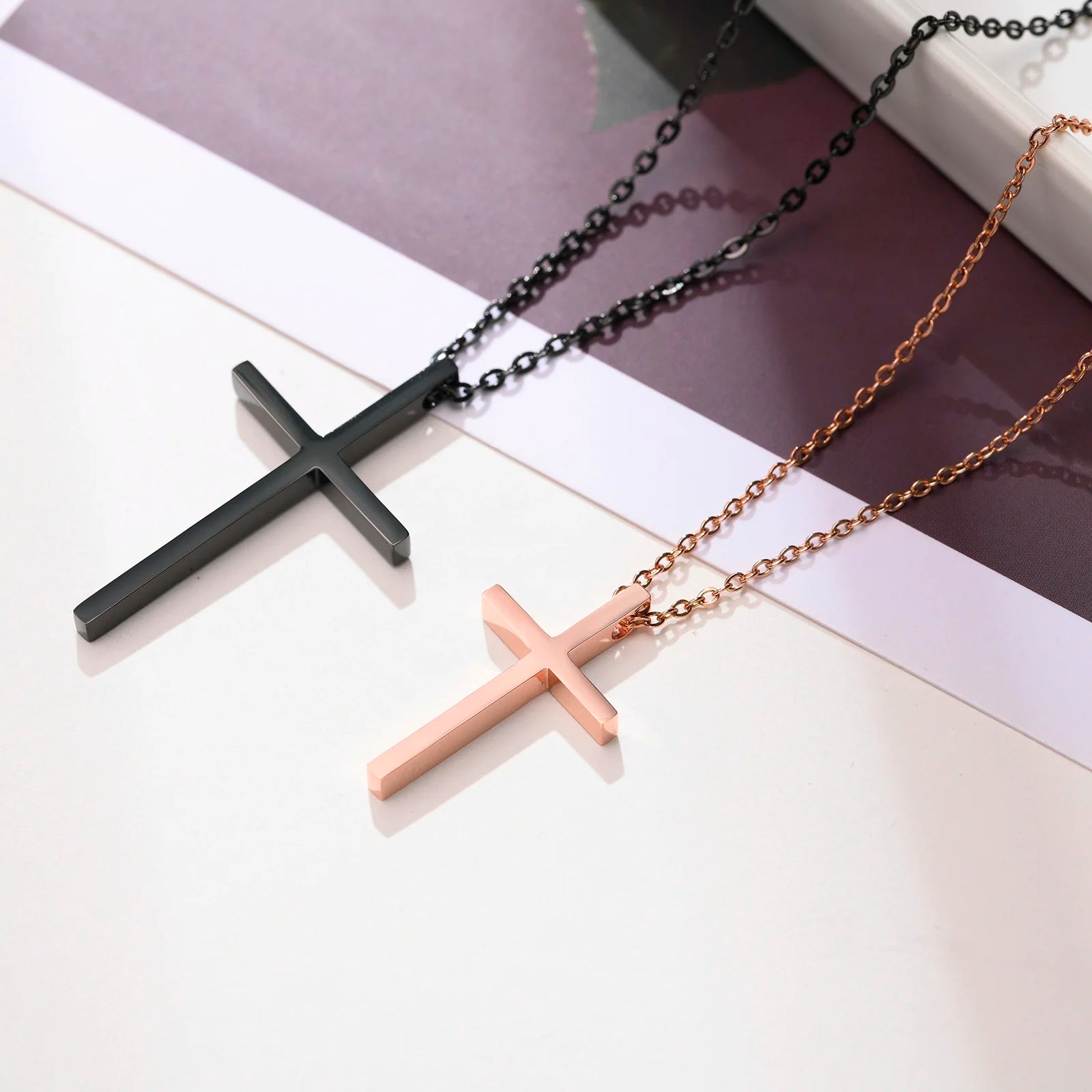 Collares para parejas con colgante de cruz negro y oro rosa
