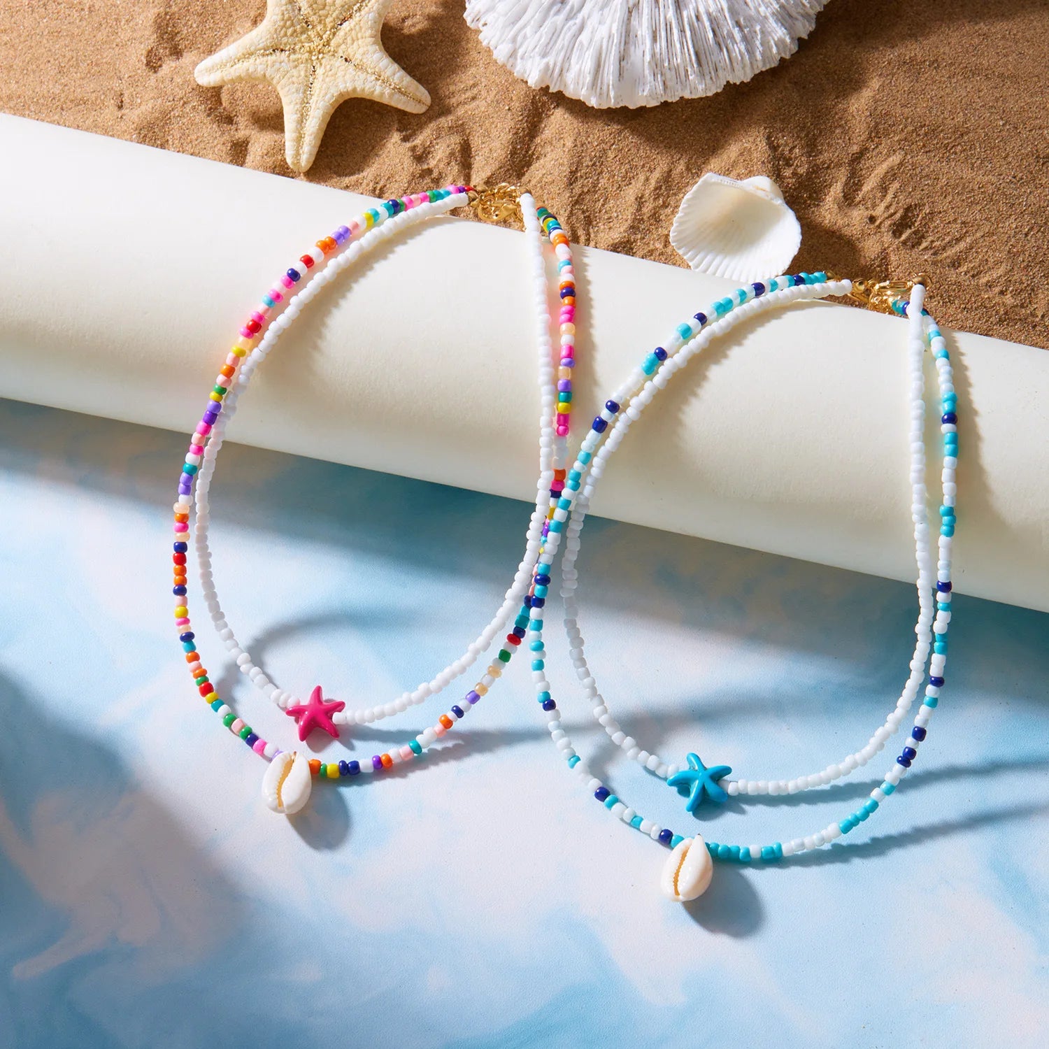 Doble collar de concha y perlas de colores azul estrella