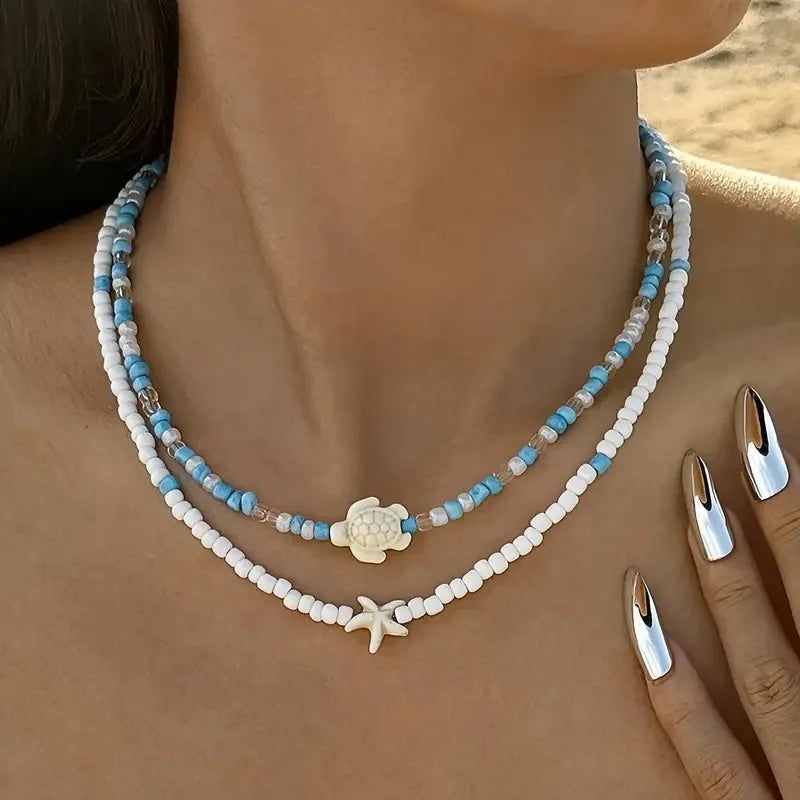 Doble collar de concha y perlas de colores azul tortuga