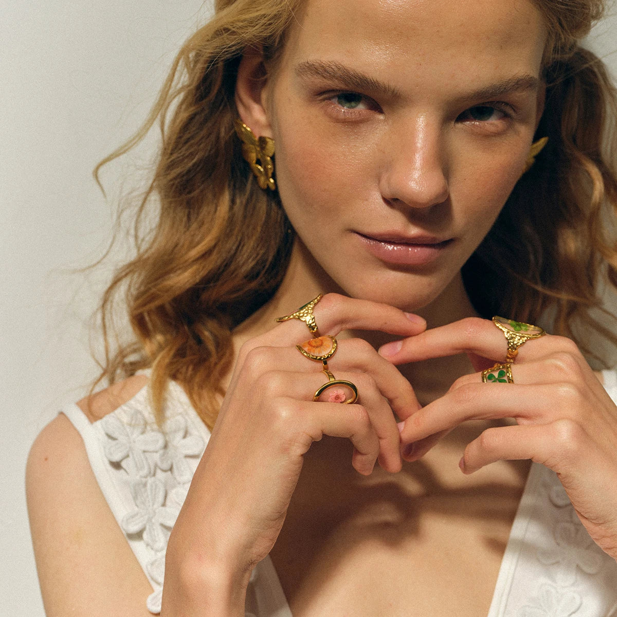 Gran Anillo de Flor en Marco Transparente