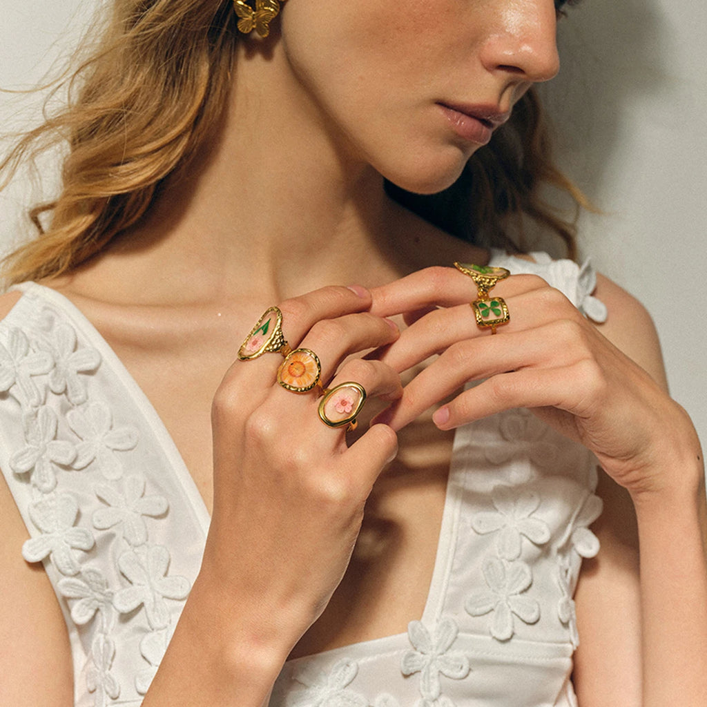 Gran Anillo de Flor en Marco Transparente