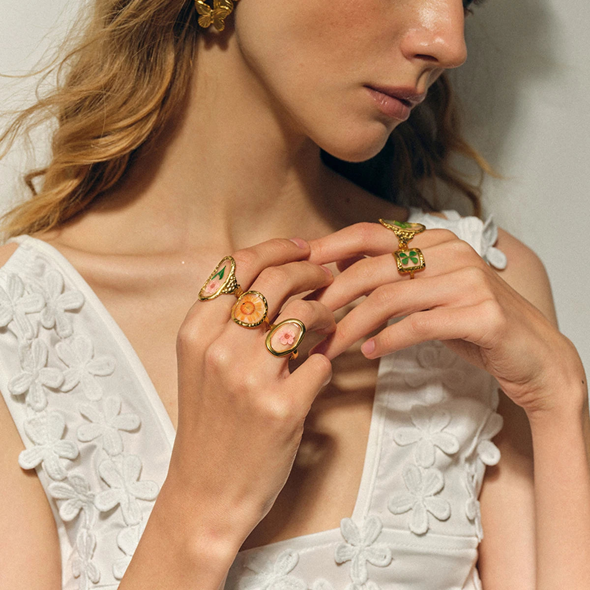 Gran Anillo de Flor en Marco Transparente