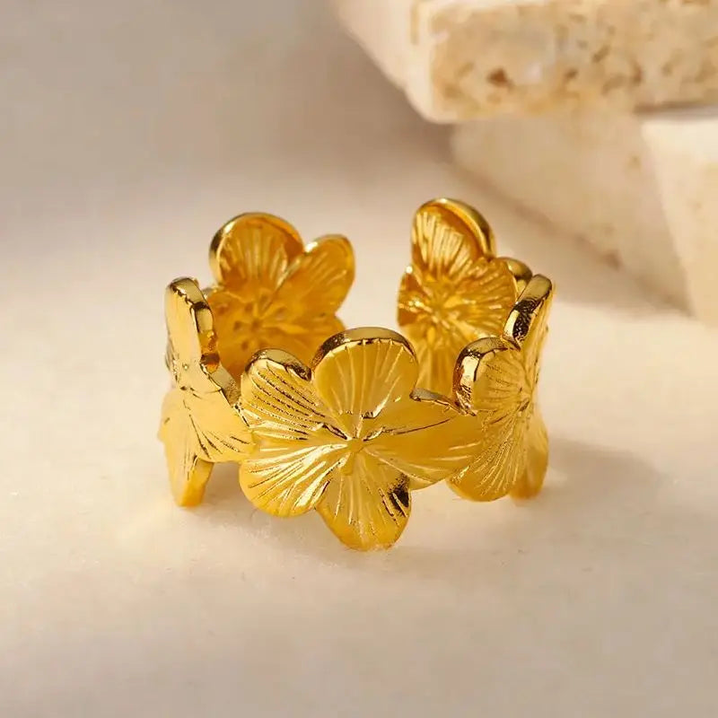 Gran Anillo de Flores de 5 Pétalos Dorados