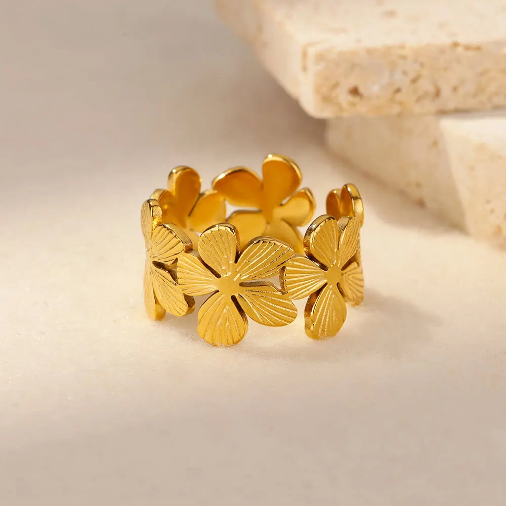 Gran Anillo de Flores de 5 Pétalos Dorados