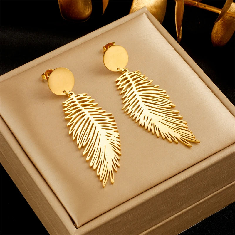 Grandes pendientes de pluma estilizados
