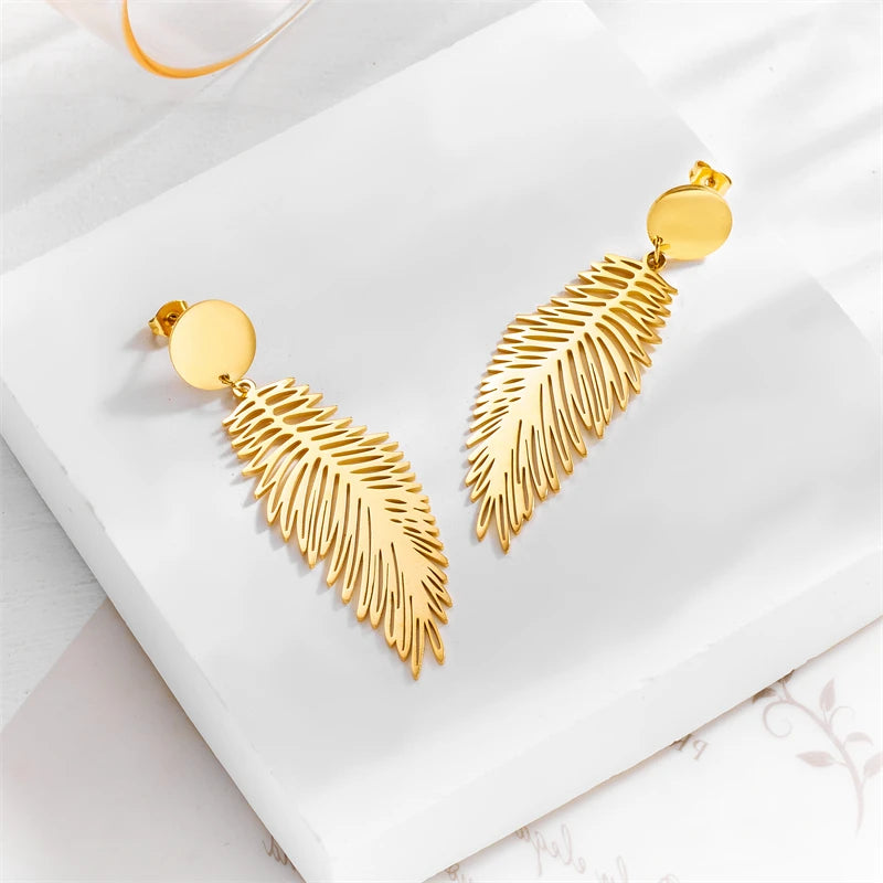 Grandes pendientes de pluma estilizados