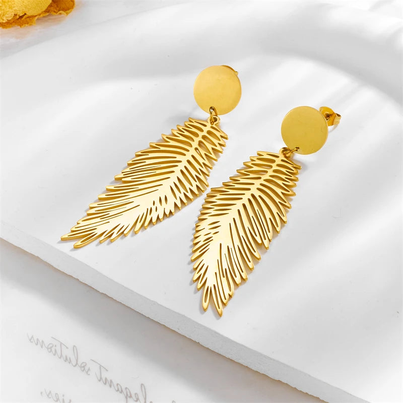 Grandes pendientes de pluma estilizados