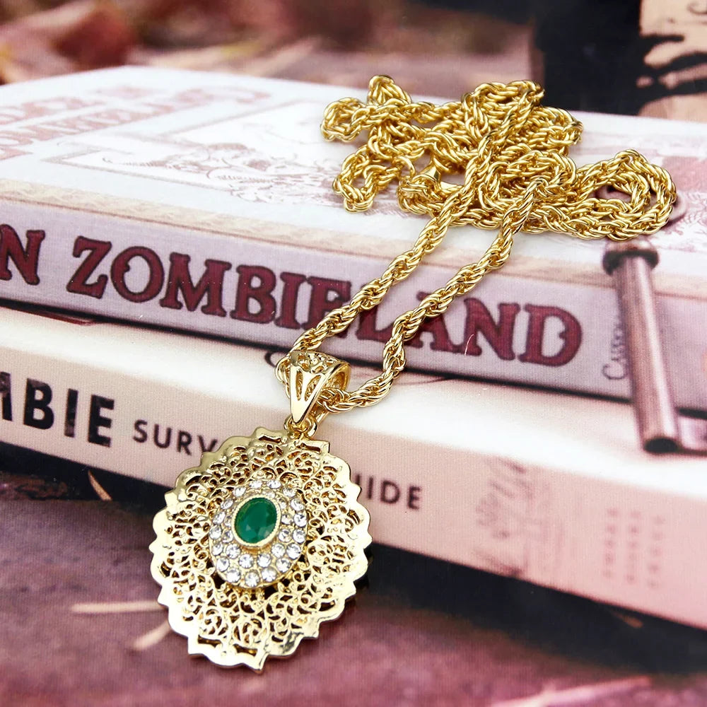 Collar largo con colgante dorado tradicional árabe verde