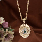 Collar largo con colgante dorado tradicional árabe verde