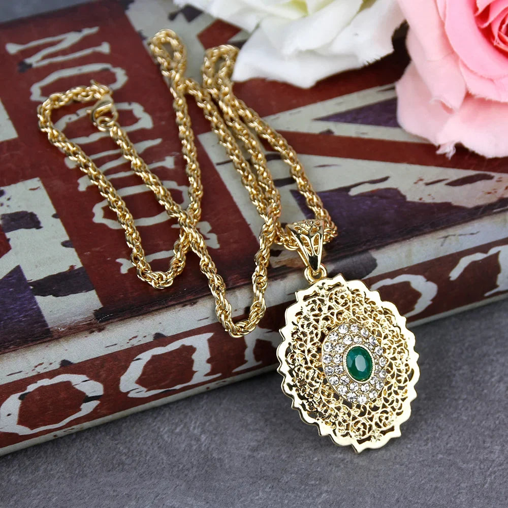 Collar largo con colgante dorado tradicional árabe verde