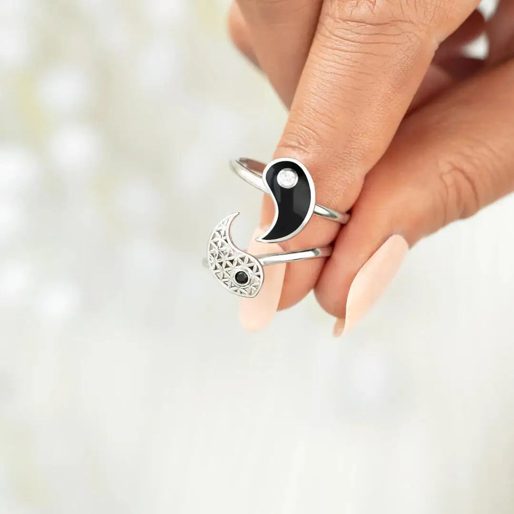 Juego de 2 Anillos Yin Yang con Circonio