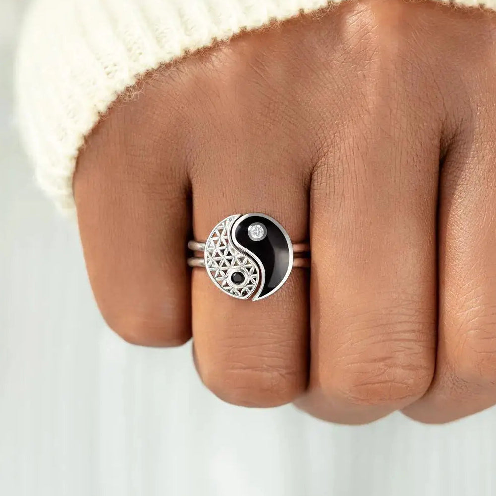 Juego de 2 Anillos Yin Yang con Circonio