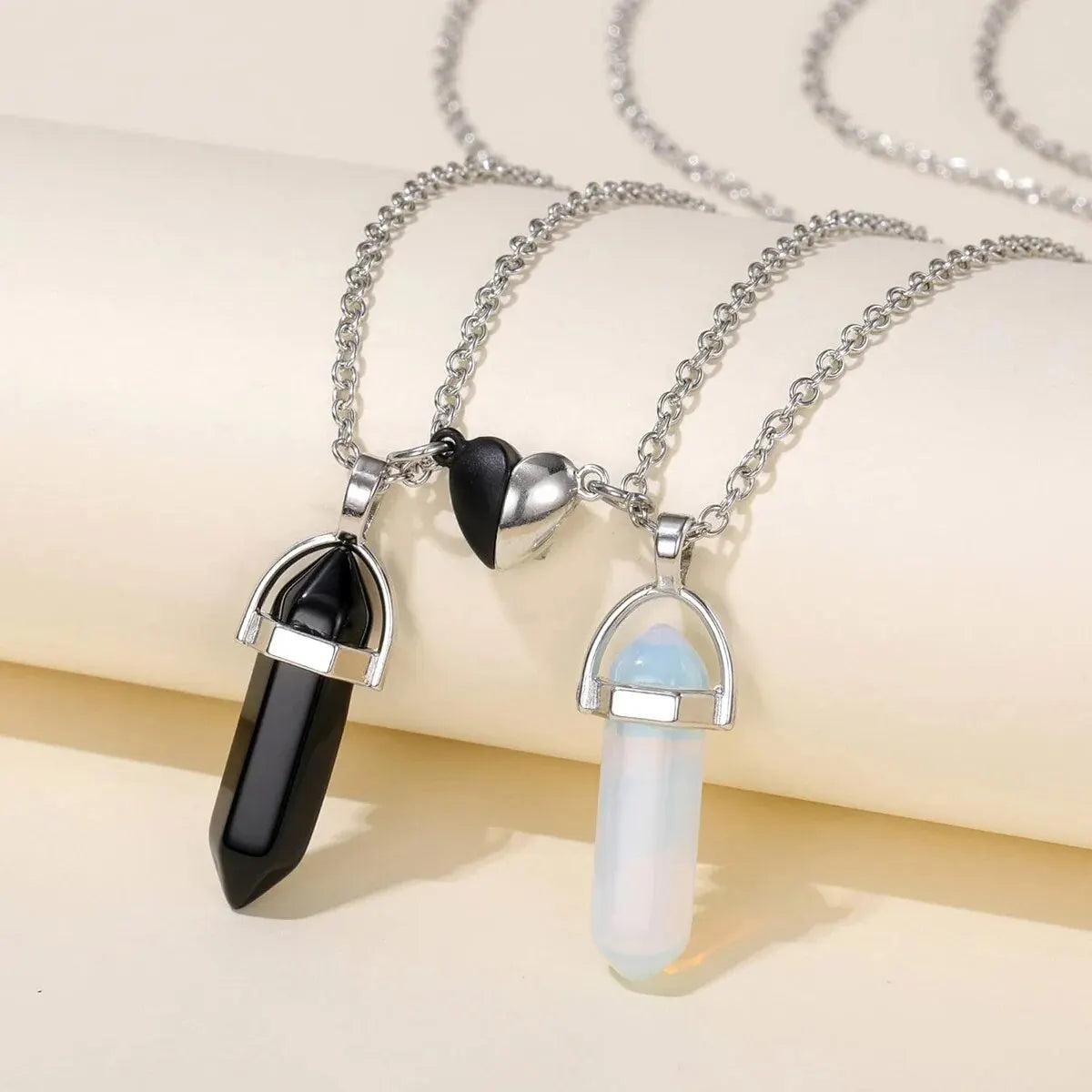 Lote de 2 Collares con Colgante de Piedra para Pareja blanco y negro 1