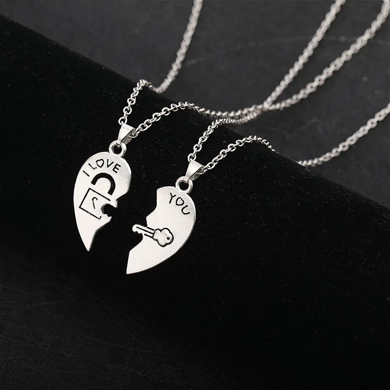 Juego de 2 Collares con Colgantes de Medio Corazón "Te Amo" para Pareja de Enamorados