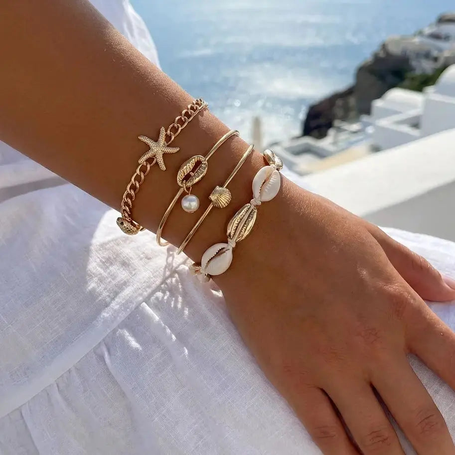 Lote de 5 pulseras con conchas y estrellas doradas