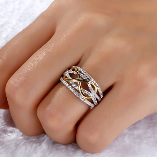 Anillo Infinito Oro y Diamante para Mujer