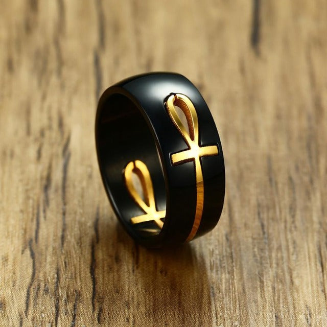 Anillo con motivo de cruz egipcia negro y oro