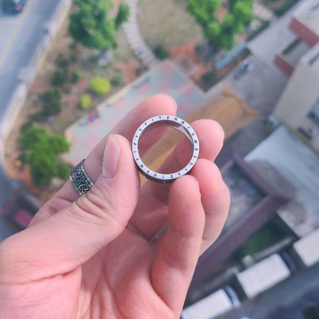 Anillo Vikingo Antiguo con Runas