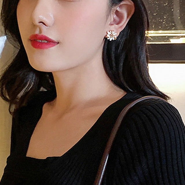 Pendientes de Flor Dorada para Mujer