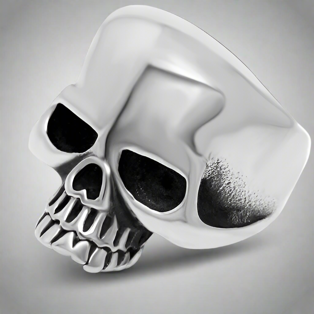 Anillo con cabeza de calavera