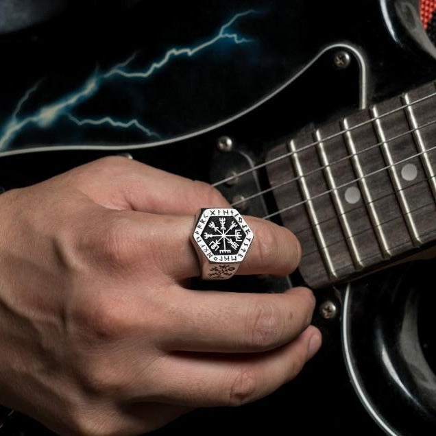 Anillo de plata para hombre con diseño de caballero vikingo