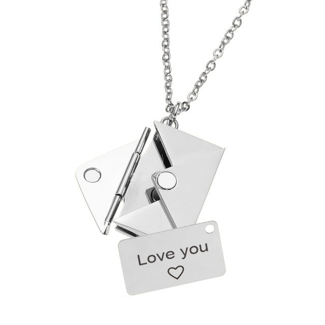 Collar con Colgante de Sobre