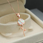 Collar Rosa Flor en Ópalo
