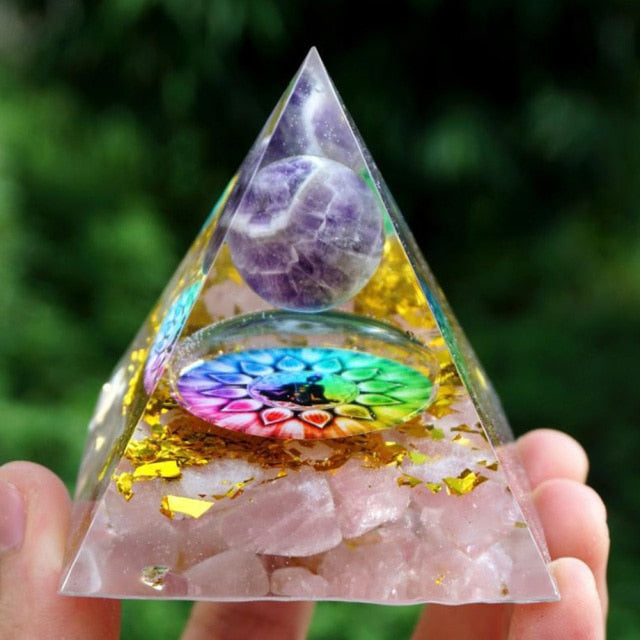 Pirámide Orgonite Protección & Meditación 7 chakras