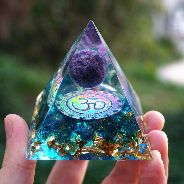 Pirámide Orgonite Protección & Meditación Om