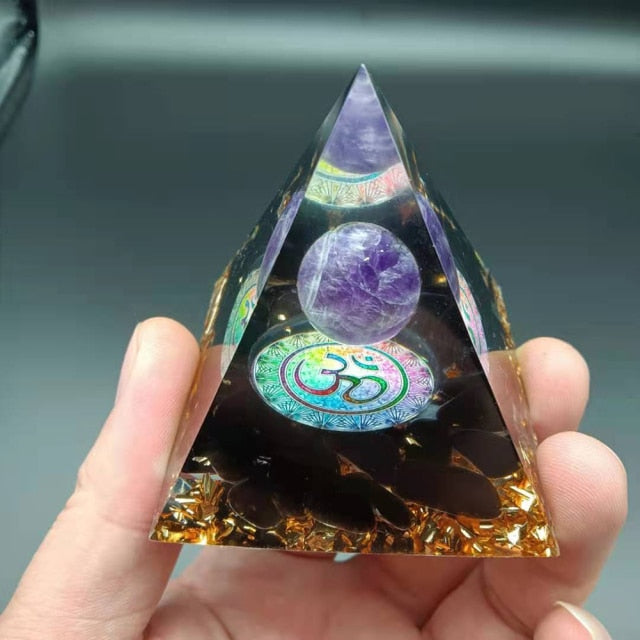 Pirámide Orgonite Protección & Meditación om negro
